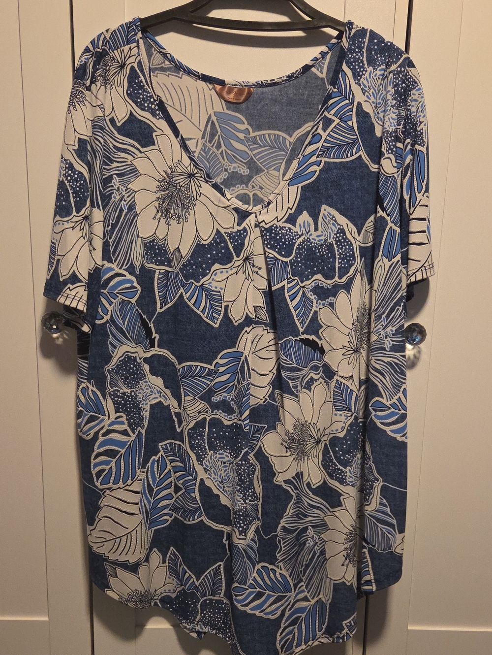 SJS Blue and White Floral V-Neck Tunic